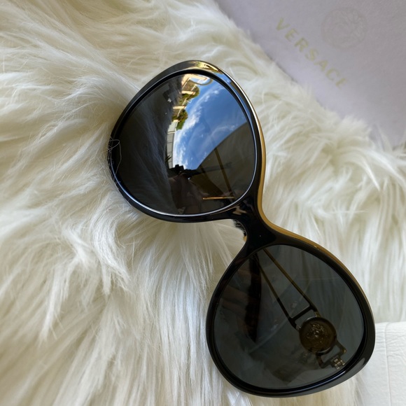 Versace Women’s Sunglasses - Picture 4 of 9